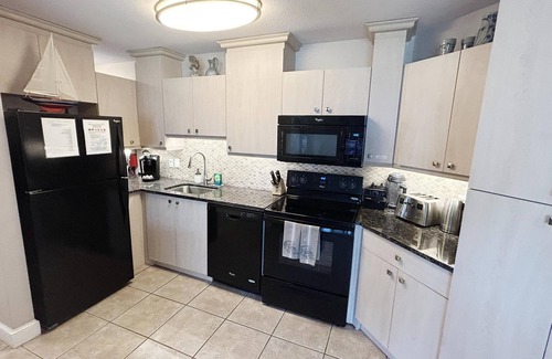 Seven Mile Beach Condo | Cayman Reef Resort 50 - Ocean Oasis