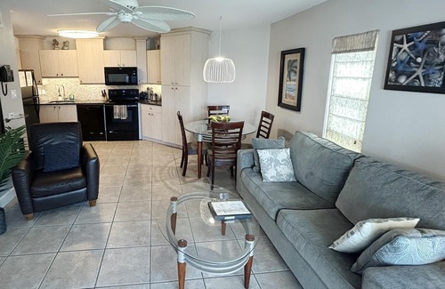 Seven Mile Beach Condo | Cayman Reef Resort 50 - Ocean Oasis