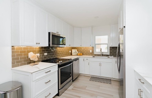 Seven Mile Beach Condo | Cayman Reef Resort – Luxurious 3-King Bedroom Condo on Seven Mile Beach