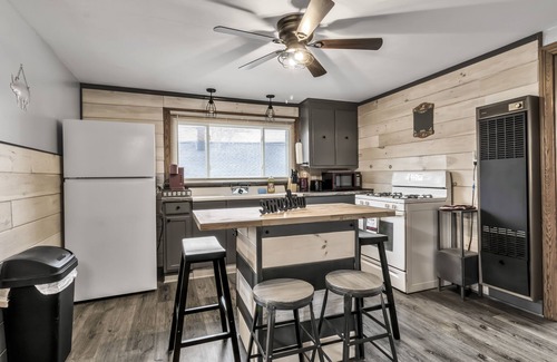 Cheektowaga Apartment | Cayuga Creek Space