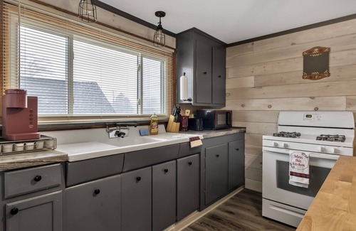Cheektowaga Apartment | Cayuga Creek Space
