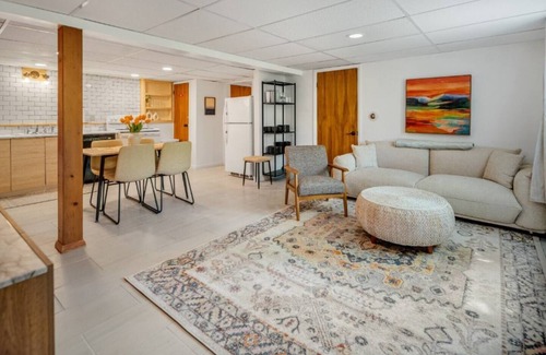 Lansing House | Cayuga Lake Bungalow Retreat | Sleeps 13 | Fire Pit | Pet Friendly | Ithaca