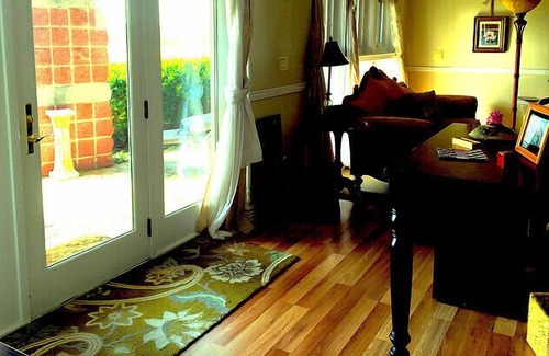 Lansing Hotel | Cayuga Lake Inn Ithaca Hotel Alt