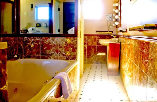 Lansing Hotel | Cayuga Lake Inn Ithaca Hotel Alt