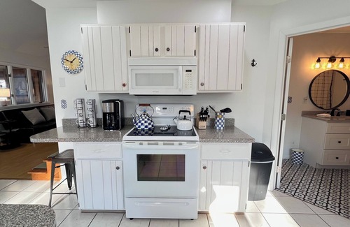 Town of Ledyard House | CAYUGA LAKE LIVING WITH SUNSETS IN VILLAGE OF AURORA