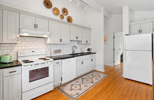 Ocean Bay Park House | Cayuga Street Sunshine Retreat