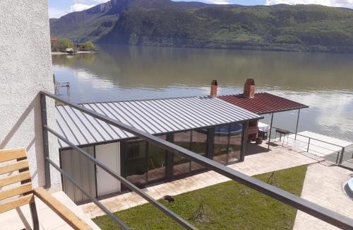 Dubova House | Cazanele Dunarii "La Cumatru"