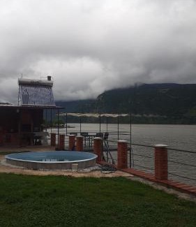 Dubova House | Cazanele Dunarii "La Cumatru"