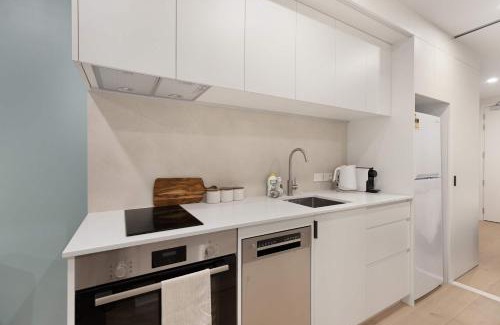 Te Aro Apartment | CBD 1BR - Modern Stay with Pool & Gym in Wellington