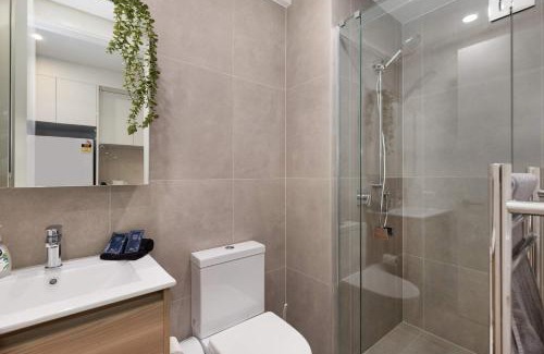 Te Aro Apartment | CBD 1BR - Modern Stay with Pool & Gym in Wellington