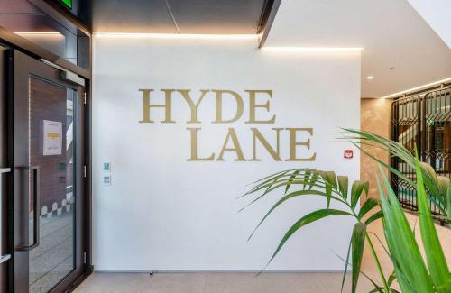 Te Aro Apartment | CBD 1BR - Modern Stay with Pool & Gym in Wellington