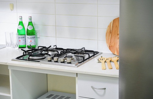 Chinatown Apartment | CBD 3br apt for 8 guests near Train & Shopping in Ultimo