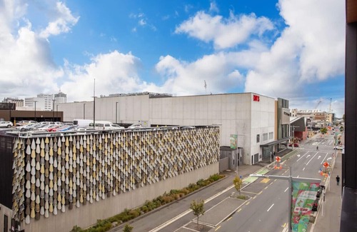 Christchurch City Centre Apartment | CBD Luxury Apartment Free Parking Stunning Views