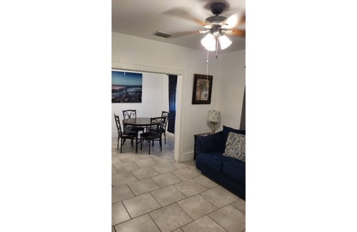 Del Mar House | CC Cove 5 minutes from bayfront and beach