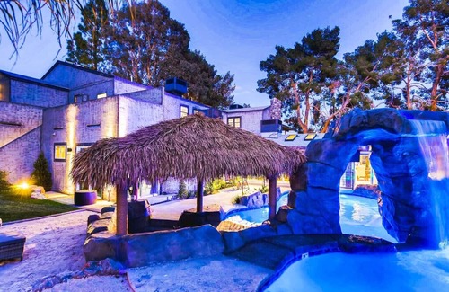 Spring Valley House | CC Upgraded 9BD/8BA Villa Near Vegas Strip-3.6mi