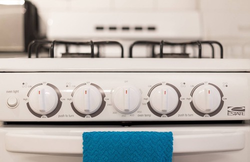 Brookwood Apartment | (CCF) Enjoy a Full Kitchen in an Affordable Studio near Peachtree Street