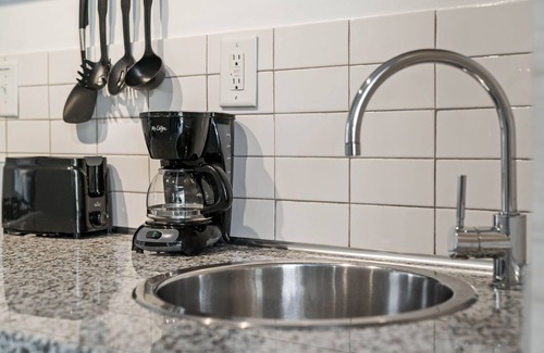 Brookwood Apartment | (CCH) Great Location, Peaceful Studio Near Peachtree Street