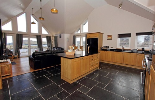 Balallan Cottage | CEANN AN LOCH COTTAGE, pet friendly, with a garden in Balallan