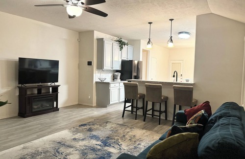 Houston House | CeCe's Place - Close to all of Houston's Finest