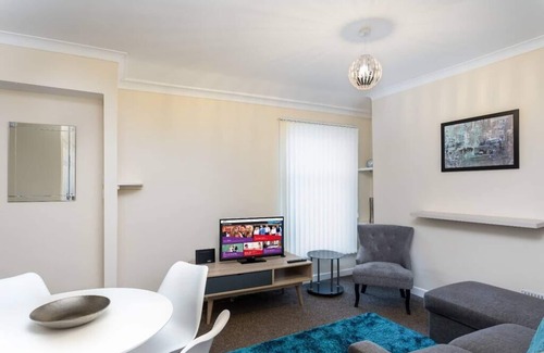 Cwmbrwla Apartment | Cecil Lodge - 2 Bed Apartment