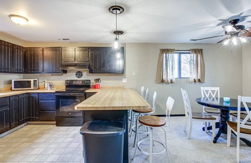 Cecil House | Cecil Vacation Rental: Walk to Shawano Lake!