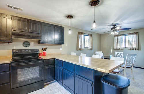 Cecil House | Cecil Vacation Rental: Walk to Shawano Lake!