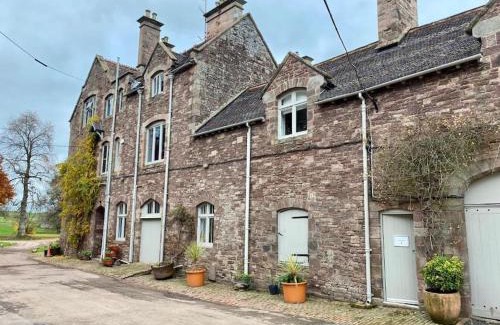 Llandenny Apartment | Cecile's Cottage at Cefn Tilla Court, Usk