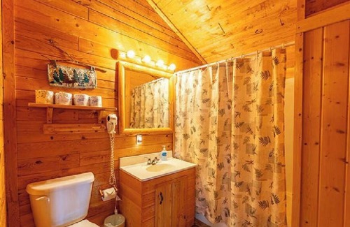 Ely Cabin | CEDAR 2 Bedroom: 3 beds & Futon