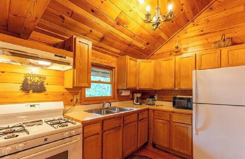 Ely Cabin | CEDAR 2 Bedroom: 3 beds & Futon