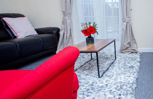 Moulton Apartment | Cedar Apartment 2