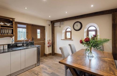 Halifax Cottage | Cedar Barn - UK33352