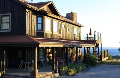 Spanish Valley Cabin | Cedar Bend Lodge Cabin @ Whispering Oaks, 20 miles from Moab!