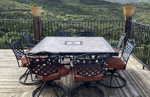 Spanish Valley Cabin | Cedar Bend Lodge Cabin @ Whispering Oaks, 20 miles from Moab!