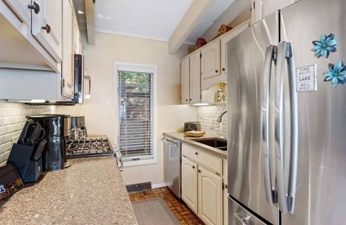 Harbor Springs House | Cedar Bluff: 4 BR, 3 BA in Harbor Springs, Sleeps 8