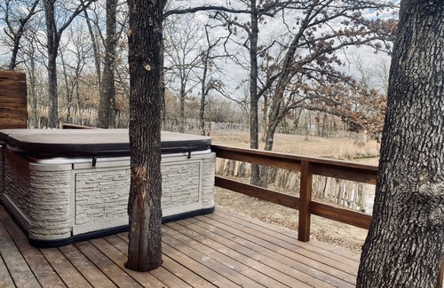 Henryetta Cabin | Cedar Bluff - Lemurs & Zebras, Private Hot Tub, Pet-Friendly