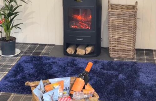 Storwood House | Cedar Boutique Lodge-dog fishing and Spa access