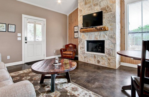 Comfort Cabin | Cedar Cabin at RRR - A Birdy Vacation Rental