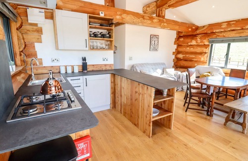 Upper Sapey Cottage | CEDAR CABIN, pet friendly, with hot tub in Clifton Upon Teme