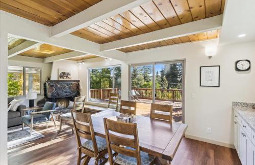 Tahoe Vista House | Cedar Chalet by Tahoe Getaways - Stunning 3BR with Fireplace & Pet Friendly