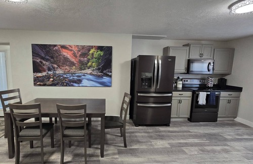 Cedar City Apartment | Cedar City, Basement Apartment. Five minutes from the I-15. Pet, family friendly