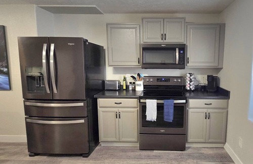 Cedar City Apartment | Cedar City, Basement Apartment. Five minutes from the I-15. Pet, family friendly