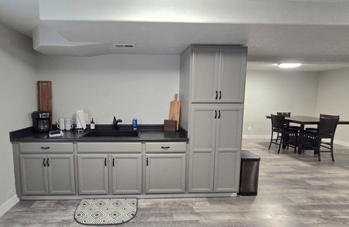 Cedar City Apartment | Cedar City, Basement Apartment. Five minutes from the I-15. Pet, family friendly