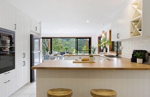 Broughton Village House | Cedar Corner – Stay 3, Pay 2!