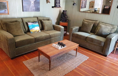 Cultus Lake House | Cedar Cottage @ Cultus - A Great Place to Relax