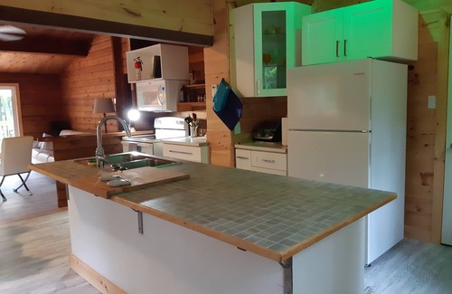 Adolphustown Cottage | Cedar Cottage Dream - Newly Renovated and Sleeps 5