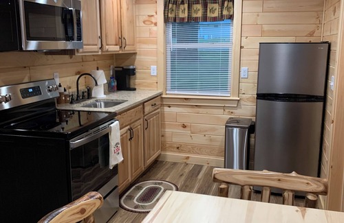 Alden Cabin | CEDAR COTTAGE - Lakefront on Thayer Lake in Alden with WiFi, AC