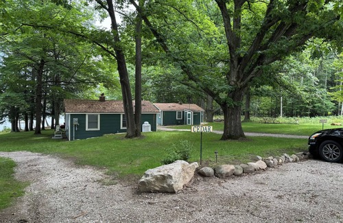 Alden Cabin | CEDAR COTTAGE - Lakefront on Thayer Lake in Alden with WiFi, AC