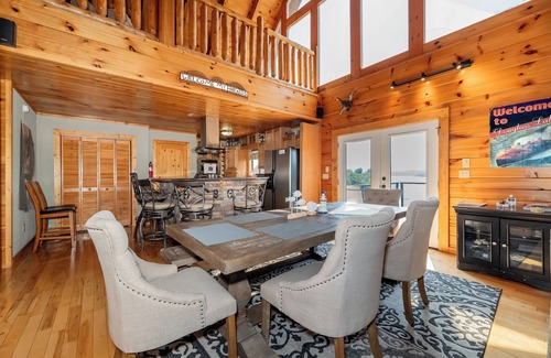 Sevierville Cabin | CEDAR COVE CINEMA ~ Dockable Lakefront Cabin ~ Amazing Lake Views