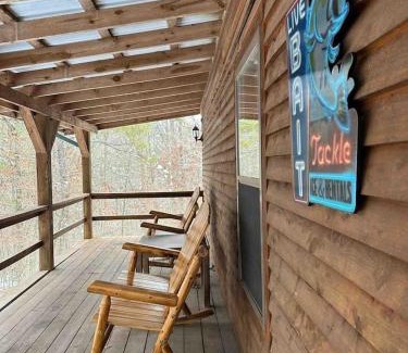 Eureka Springs House | Cedar Creek Cabins #4 with Giant Spa Tub