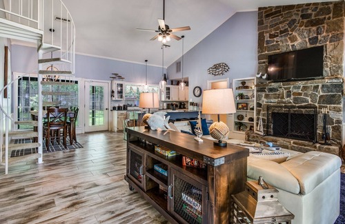 Log Cabin House | Cedar Creek Castaway